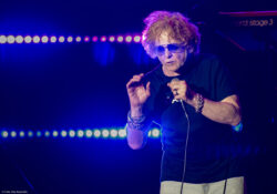 Mick Hucknall, Simply Red.